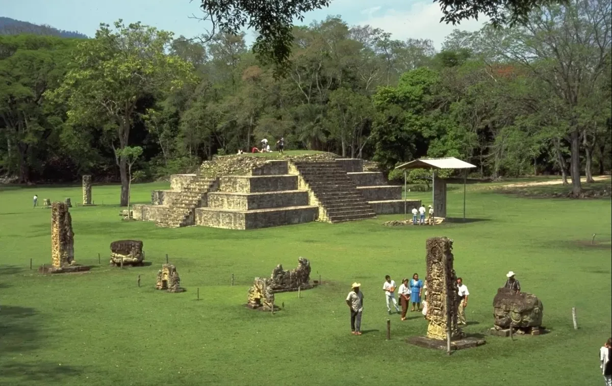 Carved stelae and a stepped pyramid on the Great Plaza, the centre of San Pedro Sula Mayan ruins tours to Copán